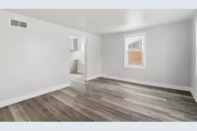 133 W Peckham Street, Neenah, WI 54956 - Photo 2