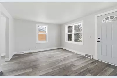 133 W Peckham Street, Neenah, WI 54956 - Photo 4