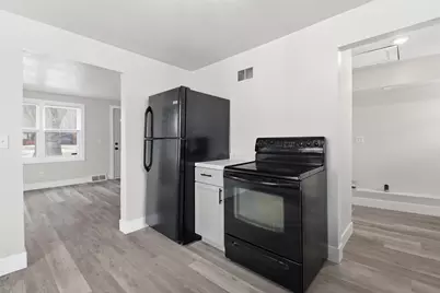 133 W Peckham Street, Neenah, WI 54956 - Photo 8