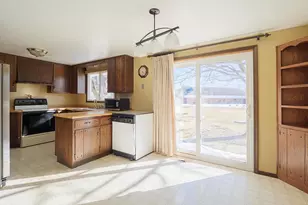 1569 Orchid Ln, Green Bay, WI 54313 - Photo 4