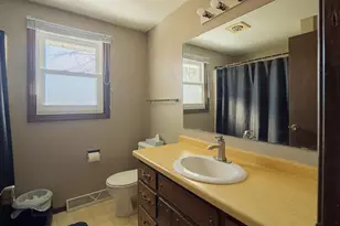 1569 Orchid Ln, Green Bay, WI 54313 - Photo 8