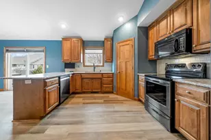 2332 Oak Ridge Cir, De Pere, WI 54115 - Photo 10