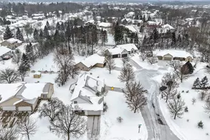 2700 Maple Hills Dr, Green Bay, WI 54313 - Photo 10