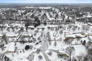 2700 Maple Hills Dr, Green Bay, WI 54313 - Photo 4