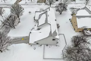 2700 Maple Hills Dr, Green Bay, WI 54313 - Photo 14