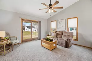 405 W Hawthorne Dr, Waupun, WI 53963 - Photo 2