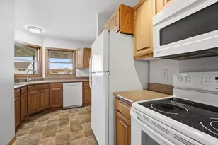 405 W Hawthorne Dr, Waupun, WI 53963 - Photo 8