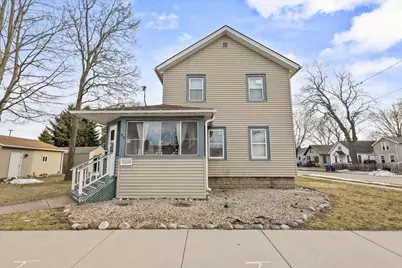 29 W Melvin Avenue, Oshkosh, WI 54901 - Photo 1