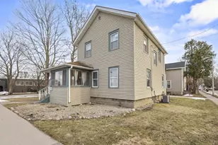 29 W Melvin Ave, Oshkosh, WI 54901 - Photo 4