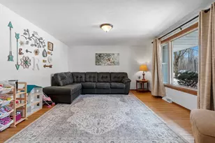 1327 Sandstone Pl, Green Bay, WI 54313 - Photo 6