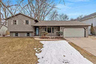 1327 Sandstone Pl, Green Bay, WI 54313 - Photo 1