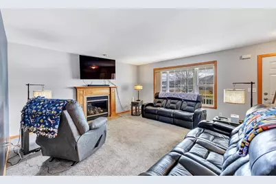 2080 W Higgins, De Pere, WI 54115 - Photo 8