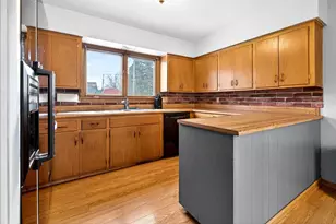 1041 Shannon St, Neenah, WI 54956 - Photo 10