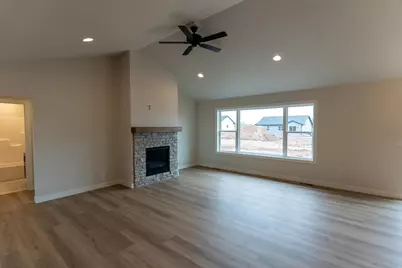 N9243 Anton Street, Appleton, WI 54915 - Photo 4