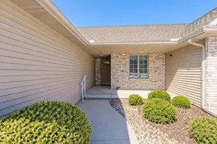 2190 Hidden Creek Rd, Neenah, WI 54956 - Photo 2