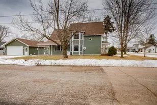 215 Alfred St, Weyauwega, WI 54983 - Photo 12