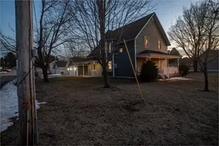 215 Alfred St, Weyauwega, WI 54983 - Photo 8