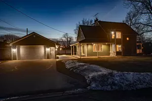 215 E Alfred St, Weyauwega, WI 54983 - Photo 2