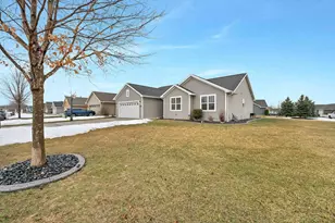 1372 Lear Ln, De Pere, WI 54115 - Photo 2