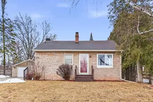 1779 Badger St, Green Bay, WI 54303 - Photo 2