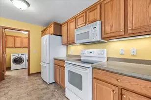 N160W20271 Fox Creek Dr, Jackson, WI 53037 - Photo 4