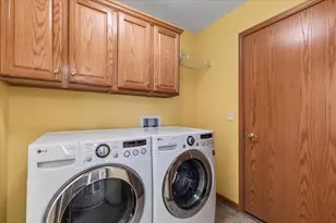 N160W20271 Fox Creek Dr, Jackson, WI 53037 - Photo 6