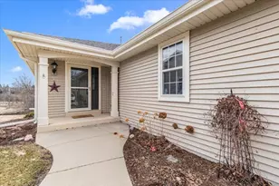 N160W20271 Fox Creek Dr, Jackson, WI 53037 - Photo 2