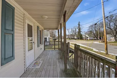 353 W 18th Avenue, Oshkosh, WI 54902 - Photo 2