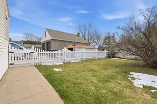 353 W 18th Ave, Oshkosh, WI 54902 - Photo 18