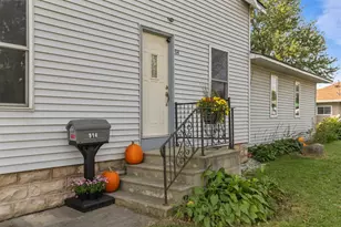514 E Beacon Ave, New London, WI 54961 - Photo 2