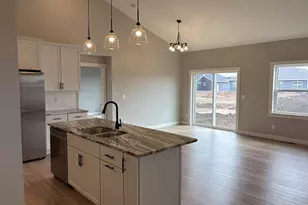 N9246 Homestead Ln, Appleton, WI 54915 - Photo 6