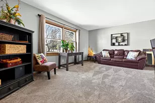 611 Chatham Ct, Neenah, WI 54956 - Photo 4