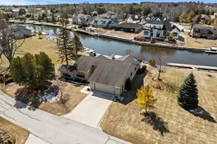 535 E Vine Ct, Sturgeon Bay, WI 54235 - Photo 4