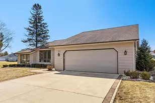 535 E Vine Ct, Sturgeon Bay, WI 54235 - Photo 6