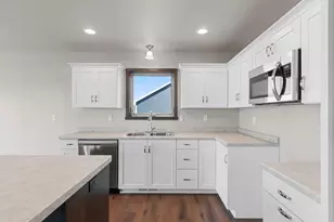 1621 Frontier Rd, Luxemburg, WI 54217 - Photo 6