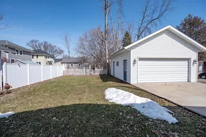 866 Howard Street, Green Bay, WI 54303 - Photo 6
