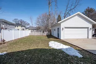 866 Howard St, Green Bay, WI 54303 - Photo 6