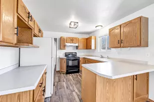 430 Steno Trail, Pulaski, WI 54162 - Photo 10