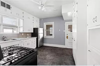 722 Bond Street, Green Bay, WI 54303 - Photo 4