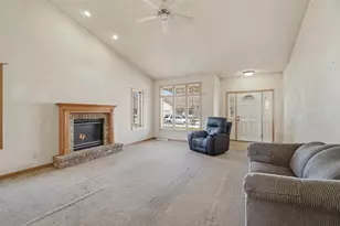 4724 N Fallview Ln, Appleton, WI 54913 - Photo 2