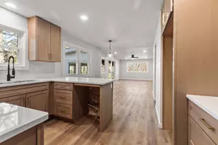 1645 Crestview Dr, Oshkosh, WI 54904 - Photo 10