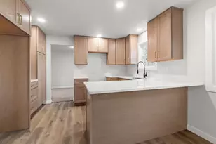 1645 Crestview Dr, Oshkosh, WI 54904 - Photo 8