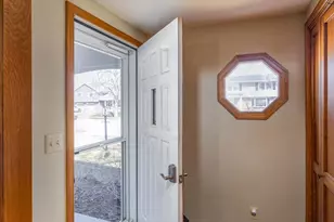 917 Windward Ct, Oshkosh, WI 54901 - Photo 4