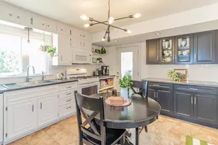 1406 Lawrence St, New London, WI 54961 - Photo 10