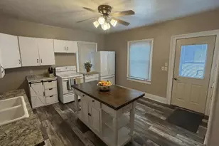 636 W 7th Ave, Oshkosh, WI 54902 - Photo 10