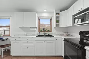 852 Raymond St, Green Bay, WI 54304 - Photo 12