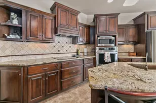 8065 Golden Primrose Cir, Neenah, WI 54956 - Photo 8