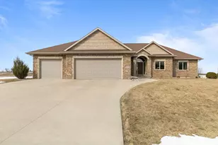 8065 Golden Primrose Cir, Neenah, WI 54956 - Photo 2