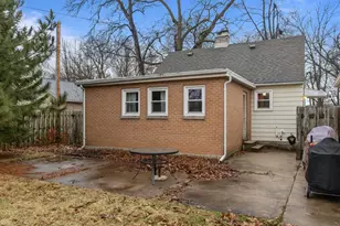 2436 Hickory Ln, Appleton, WI 54915 - Photo 4