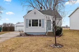 525 Dutton Ave, Green Bay, WI 54304 - Photo 2